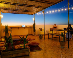 Monkey's Guest House - Ocean View Rooms & Apartment with Rooftop